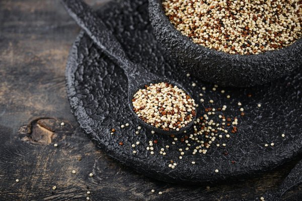 Comment créer un menu de plats à base de quinoa pour un restaurant végétalien?